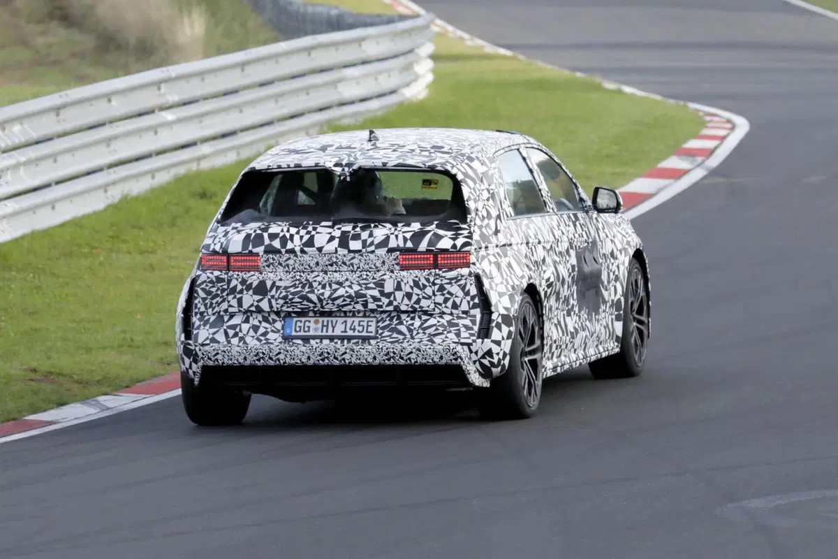 Hyundai Ioniq 5 N, ecco le nuove foto spia (2)