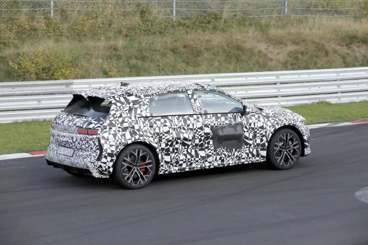 Hyundai Ioniq 5 N, ecco le nuove foto spia (4)
