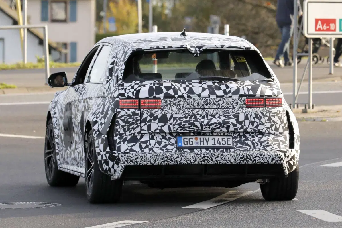 Hyundai Ioniq 5 N, ecco le nuove foto spia (6)