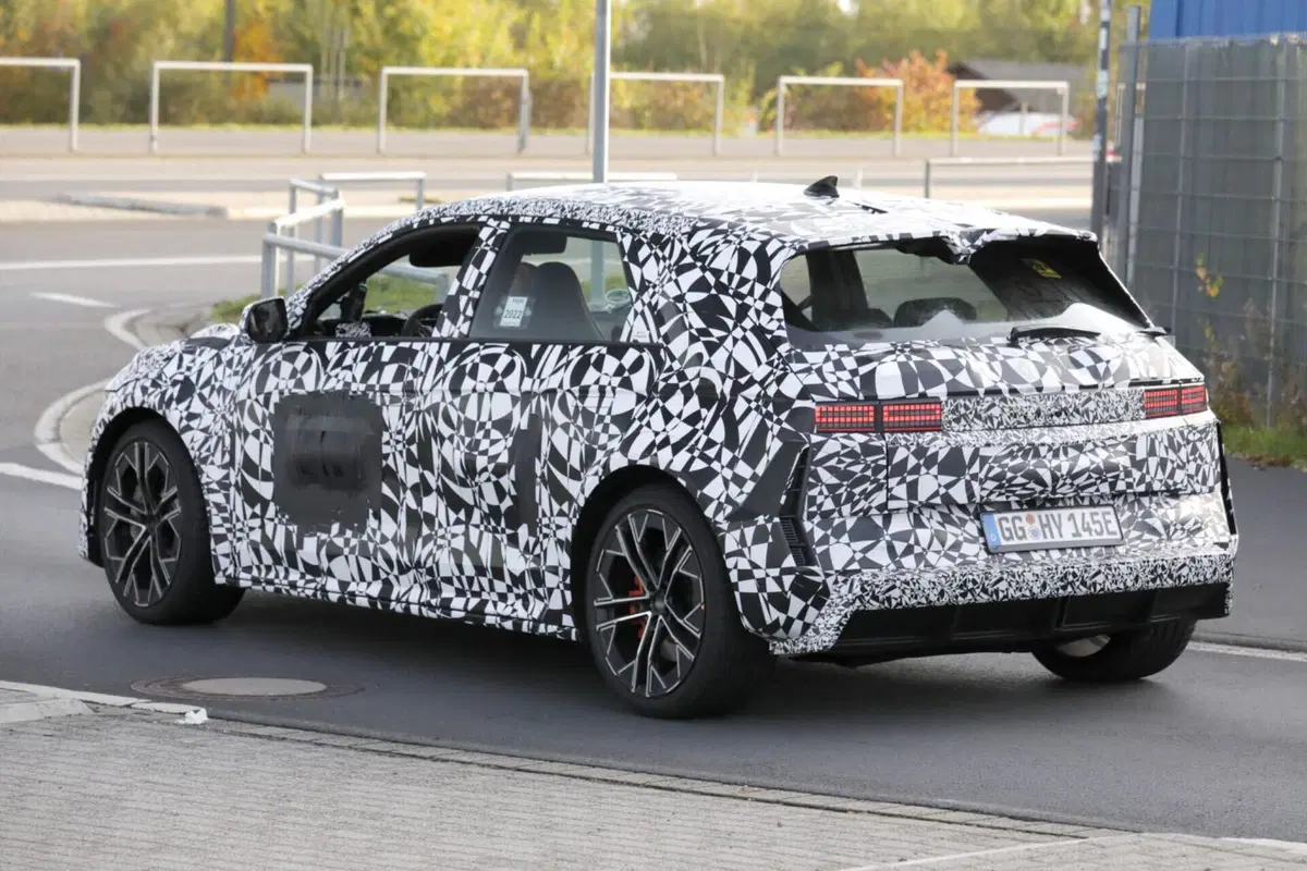 Hyundai Ioniq 5 N, ecco le nuove foto spia (5)