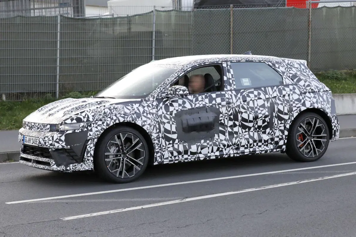 Hyundai Ioniq 5 N, ecco le nuove foto spia (10)