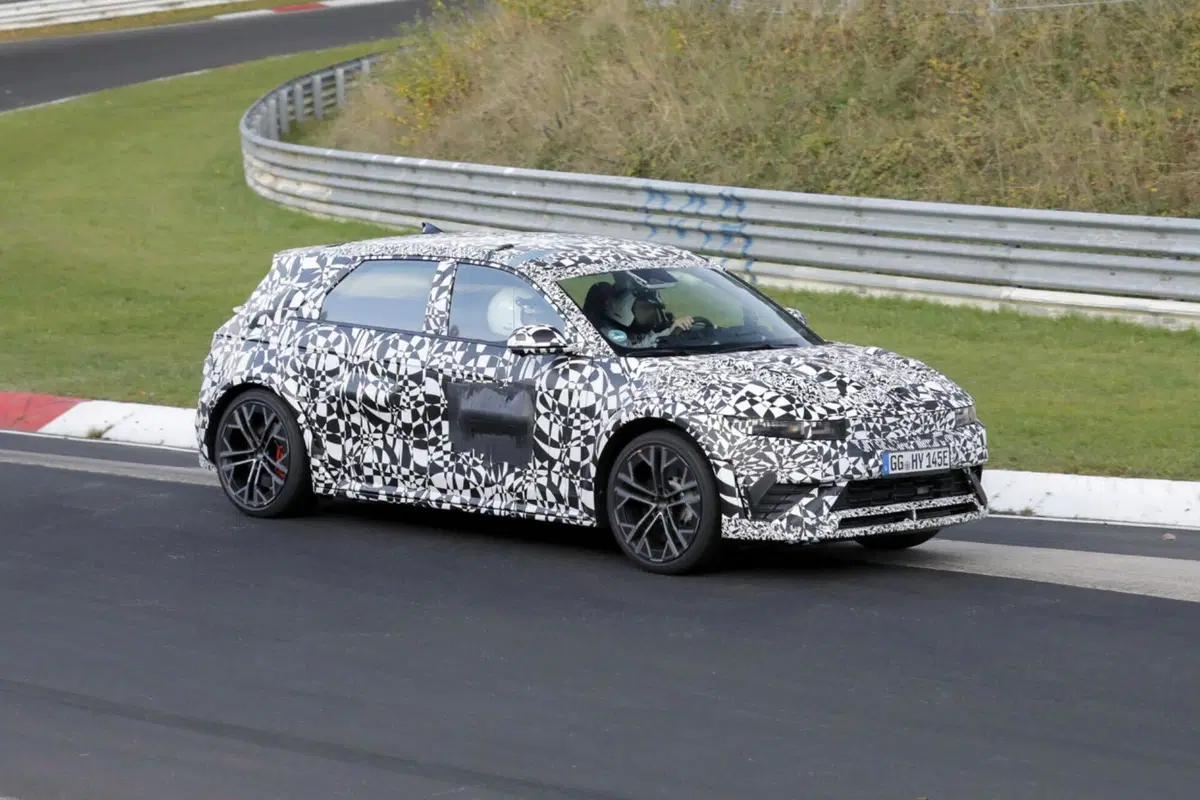 Hyundai Ioniq 5 N, ecco le nuove foto spia (11)