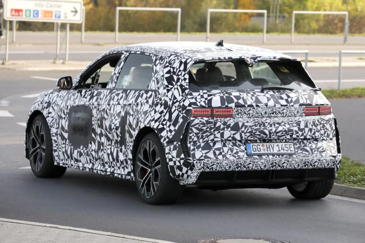 Hyundai Ioniq 5 N, ecco le nuove foto spia (13)