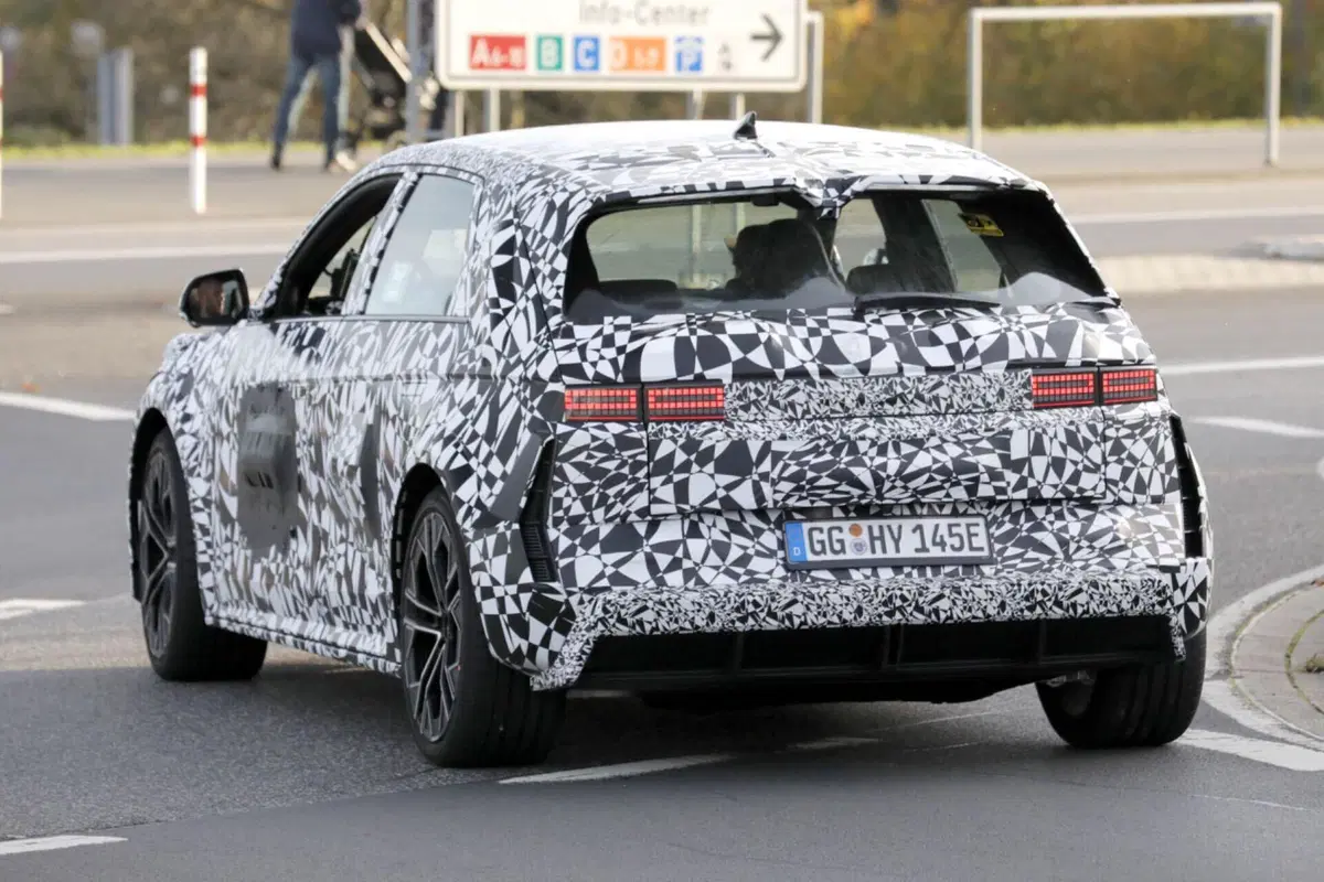 Hyundai Ioniq 5 N, ecco le nuove foto spia (16)