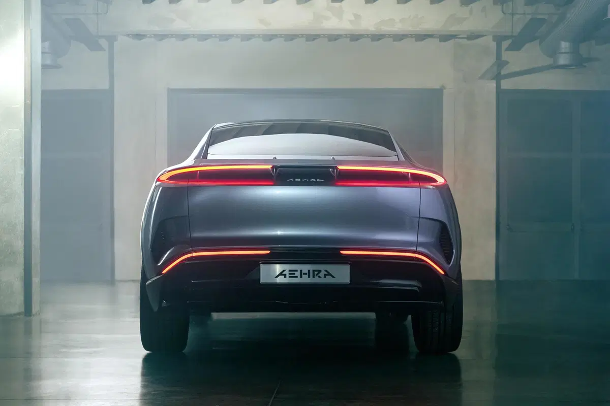 Aehra, la nuova supercar elettrica extralong made in Italy (5)