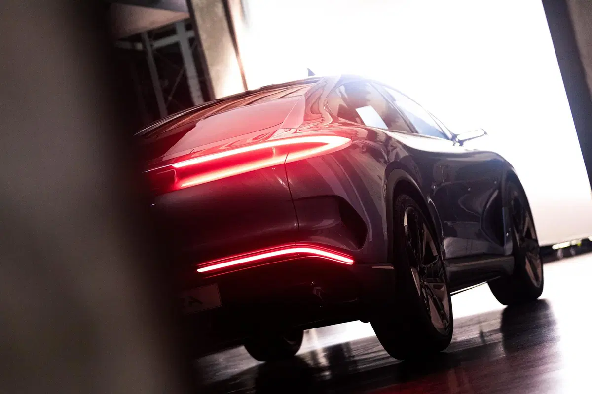 Aehra, la nuova supercar elettrica extralong made in Italy (7)