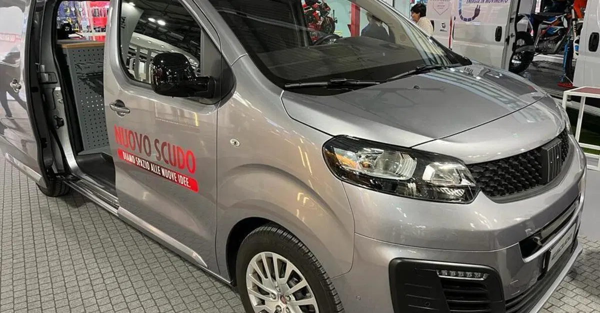 Fiat elettrici all'Eicma: ma quanto sono comodi E-Scudo e E-Ducato per portare le moto?