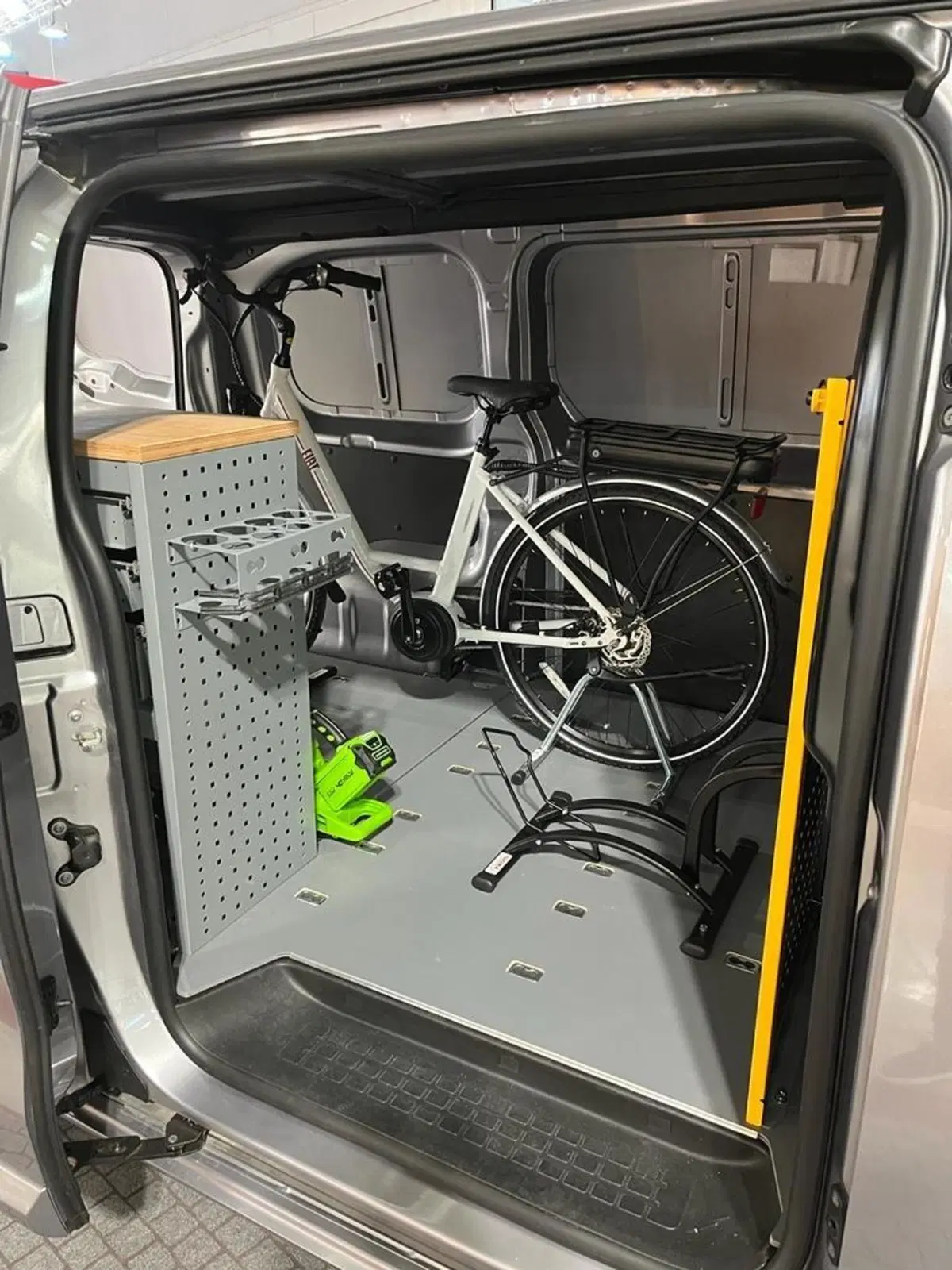 Fiat elettrici all'Eicma: ma quanto sono comodi E-Scudo e E-Ducato per portare le moto?  (3)