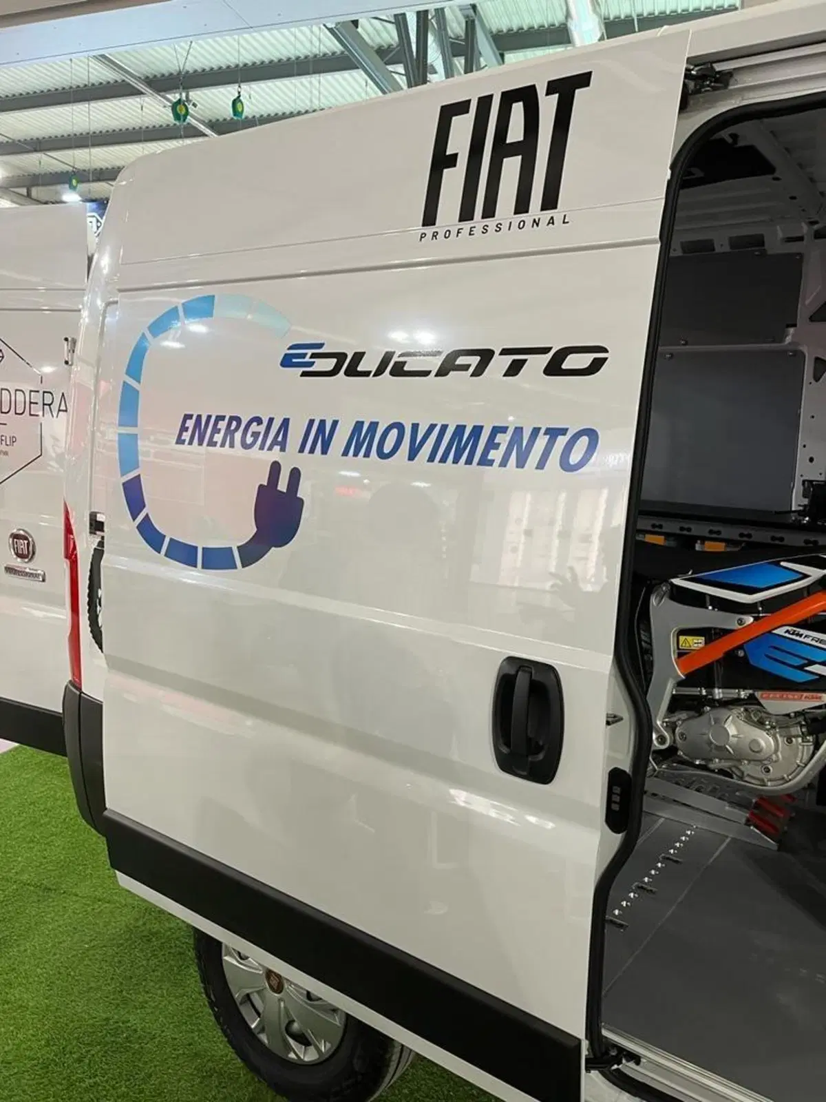 Fiat elettrici all'Eicma: ma quanto sono comodi E-Scudo e E-Ducato per portare le moto?  (9)