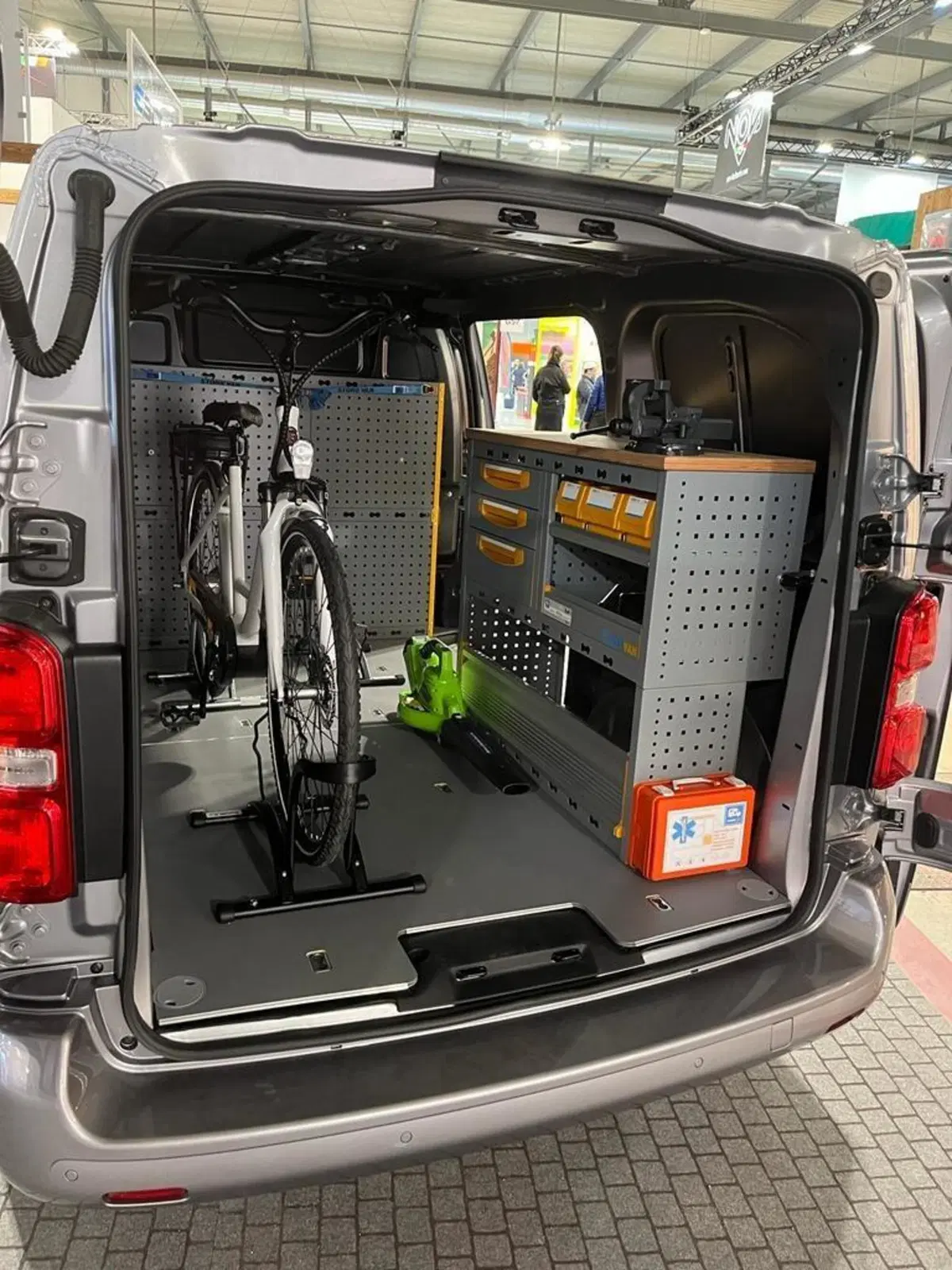 Fiat elettrici all'Eicma: ma quanto sono comodi E-Scudo e E-Ducato per portare le moto?  (5)