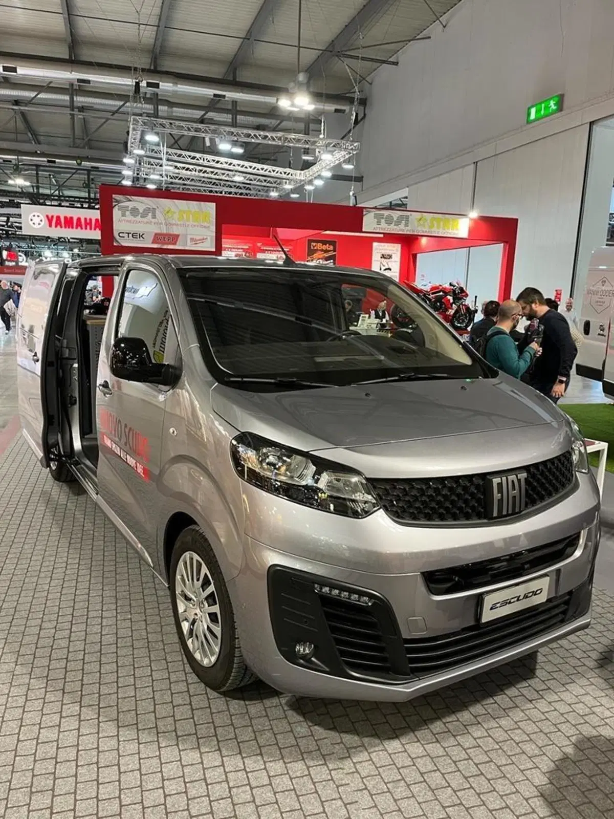 Fiat elettrici all'Eicma: ma quanto sono comodi E-Scudo e E-Ducato per portare le moto?  (8)