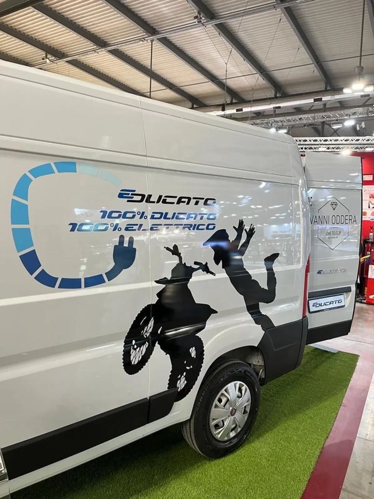Fiat elettrici all'Eicma: ma quanto sono comodi E-Scudo e E-Ducato per portare le moto?  (14)