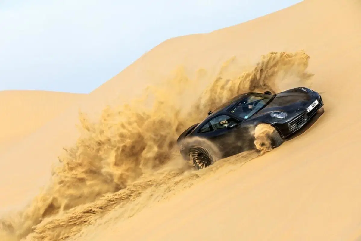 Porsche 911 Dakar: l'anteprima a Los Angeles il 16 novembre (10)