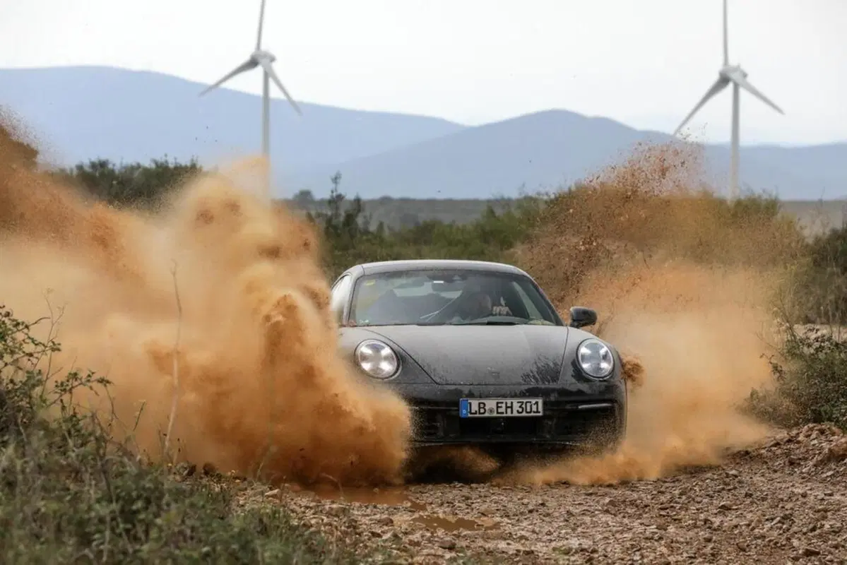 Porsche 911 Dakar: l'anteprima a Los Angeles il 16 novembre (2)