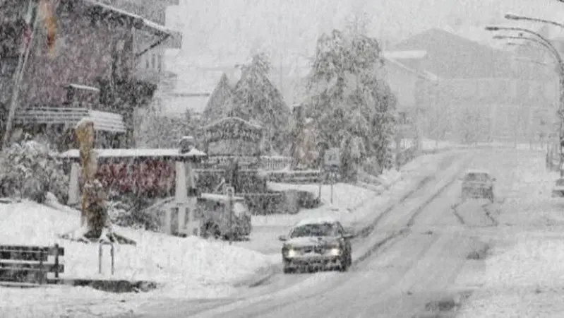 Gomme, &egrave; il momento delle invernali. Ma anche catene e "calze" 