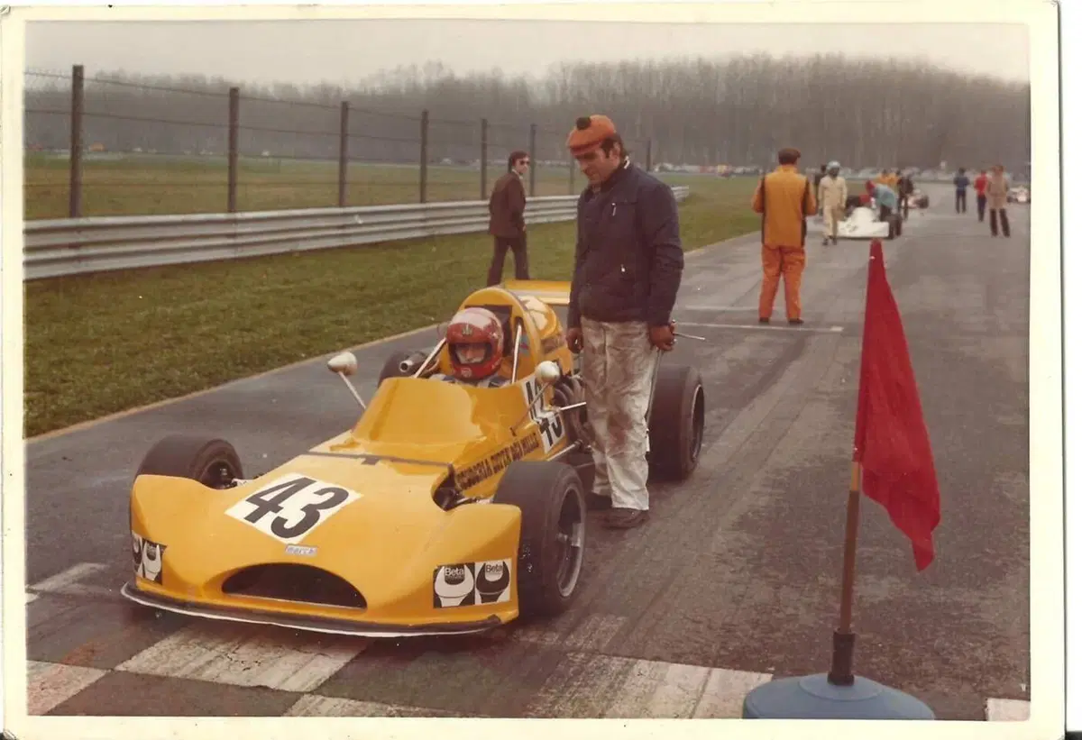 F1. Alessandro Pesenti Rossi, dai cavalli della Tyrrell 007 Rondini Gulf a quelli della sua tenuta (13)