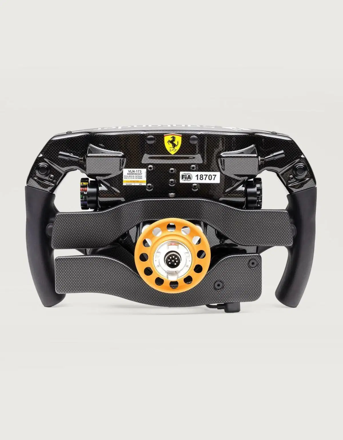 Ferrari F1-75: il volante (replica) è in vendita per 6 mila euro (2)