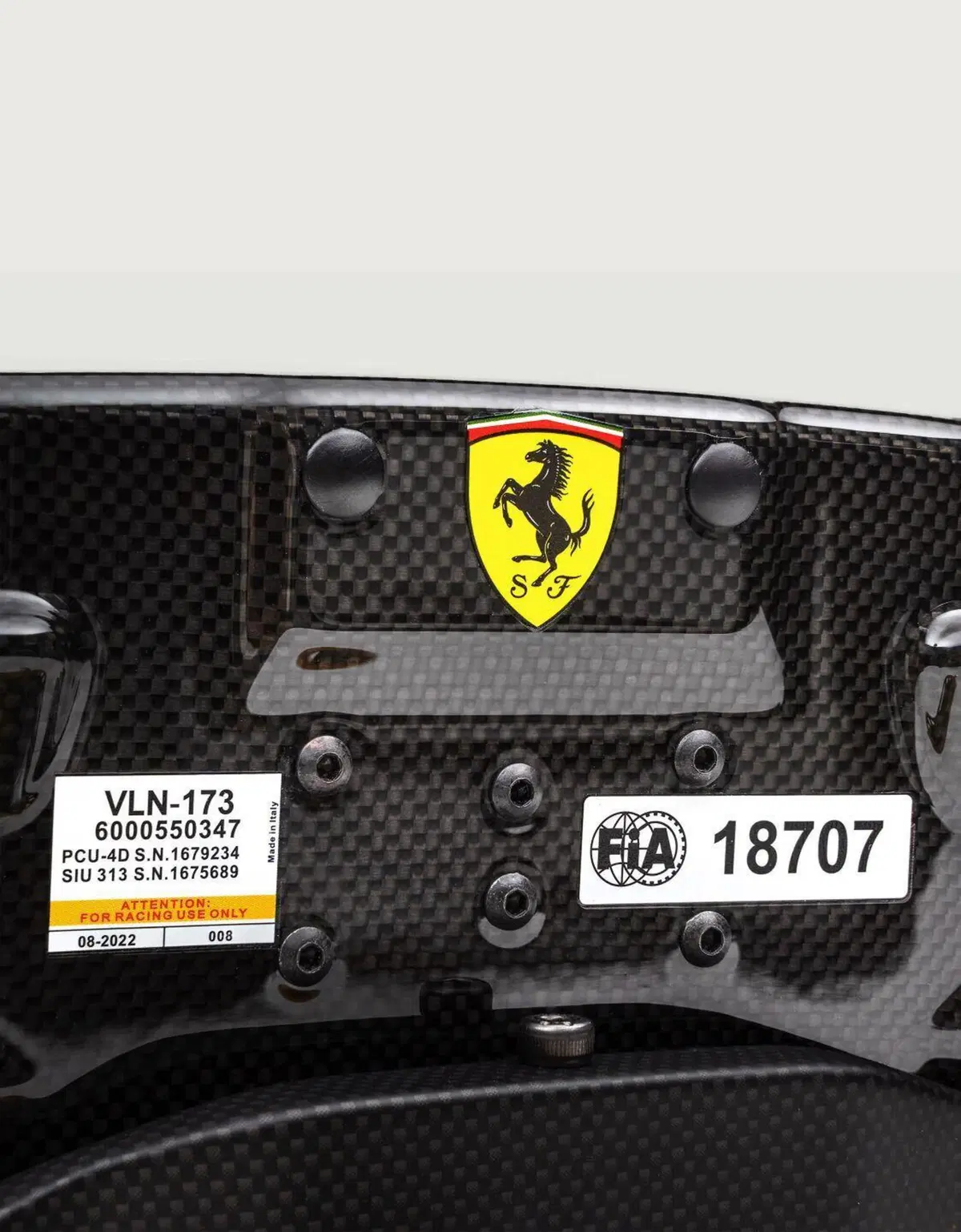 Ferrari F1-75: il volante (replica) è in vendita per 6 mila euro (3)