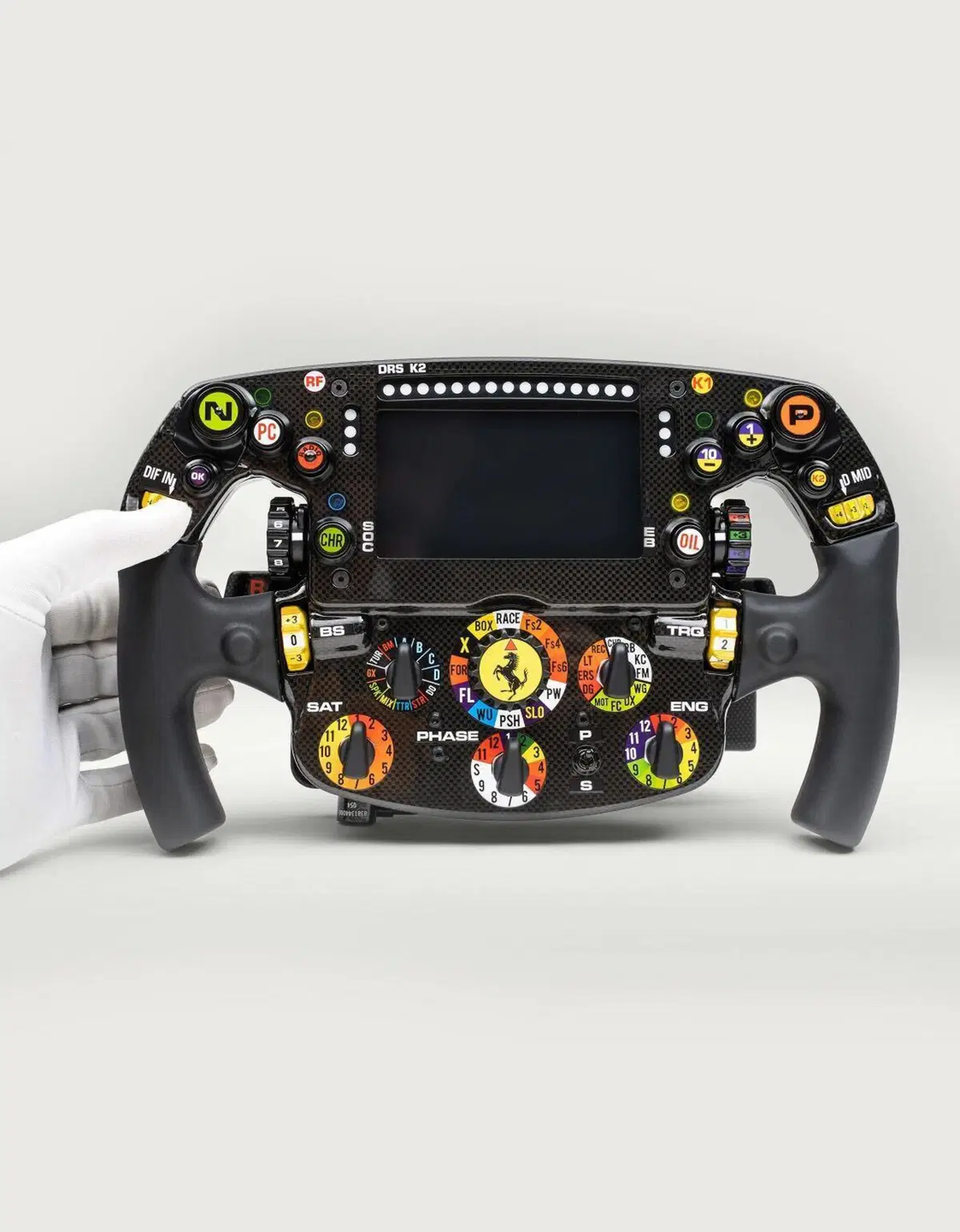 Ferrari F1-75: il volante (replica) è in vendita per 6 mila euro (4)