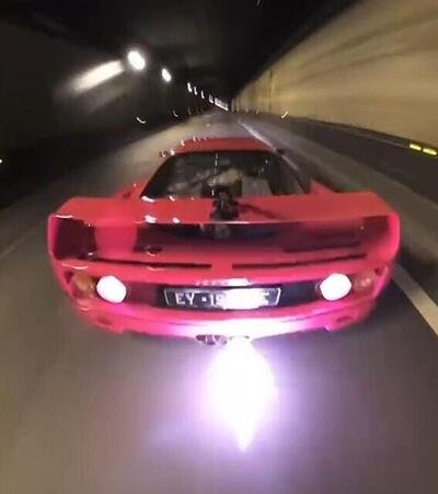 Senti come suona il V8 della Ferrari F40! [VIDEO]