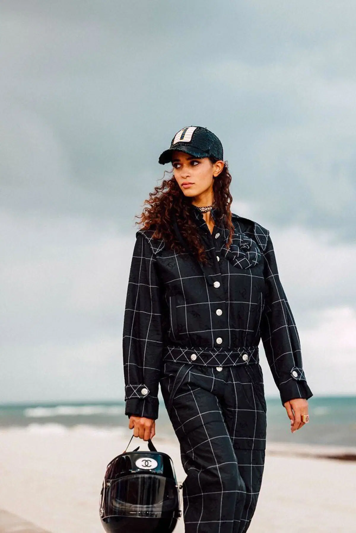 Chanel strizza l'occhio alla Formula 1: la tuta da pilota si veste di tweed (2)