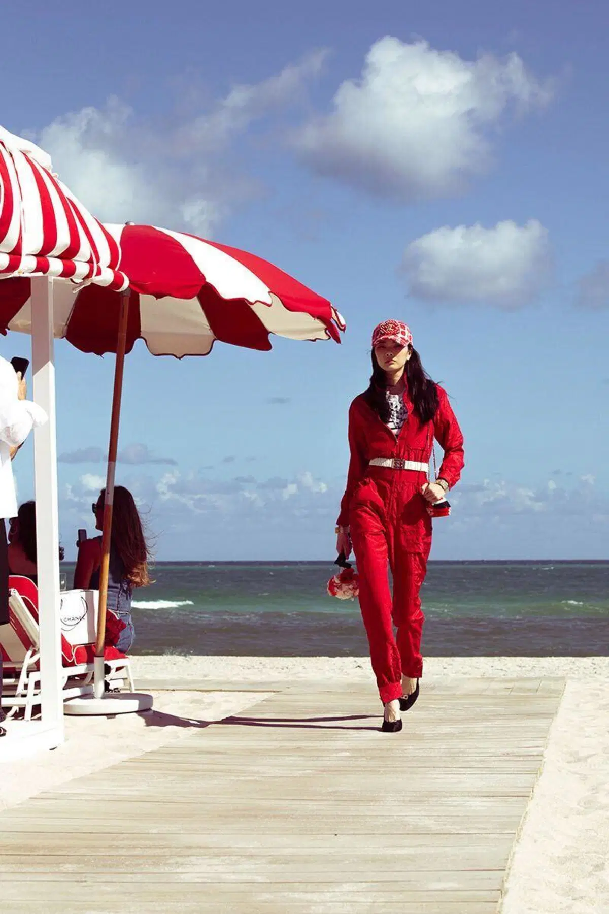 Chanel strizza l'occhio alla Formula 1: la tuta da pilota si veste di tweed
