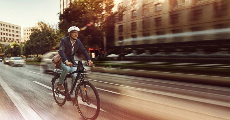 Un metro e mezzo fra auto e bici per il sorpasso, la proposta di legge