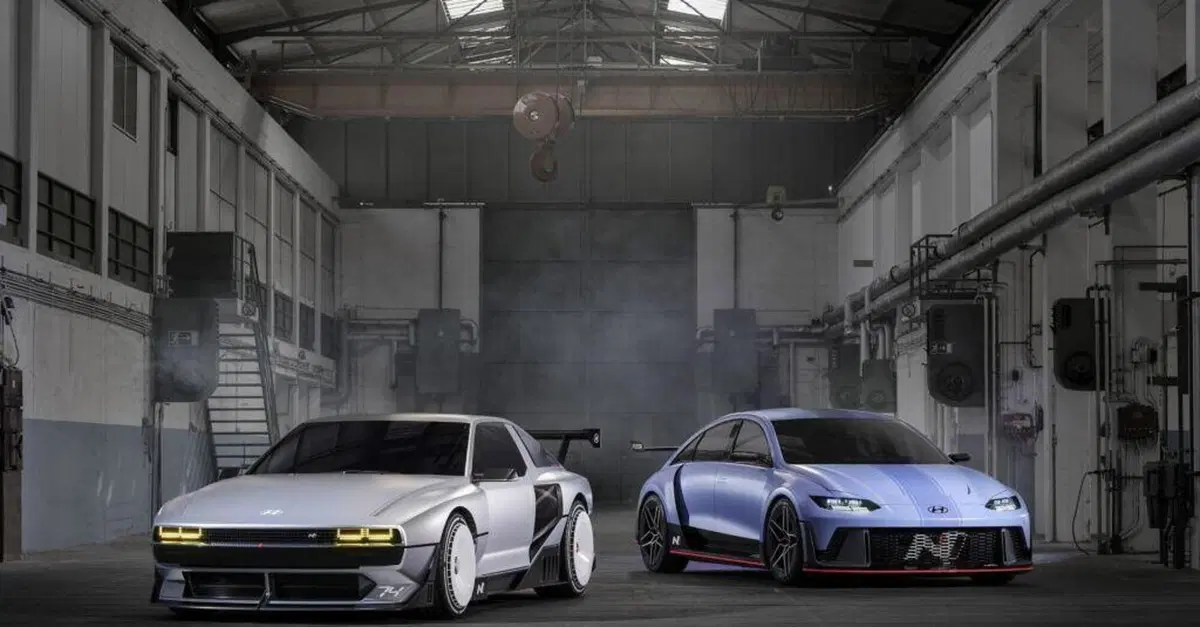 Hyundai N Vision 74: oltre le batterie, c'&egrave; l'idrogeno sportivo da 640 CV