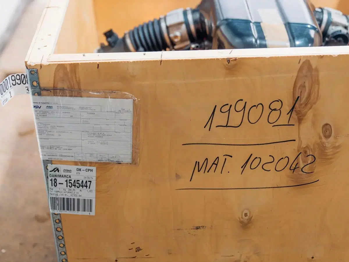 Ferrari Enzo, il motore V12 va all'asta ancora inscatolato  (2)