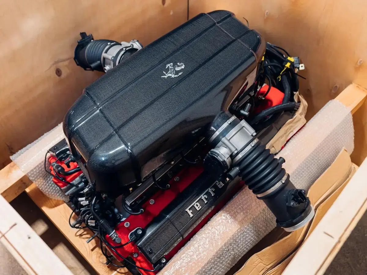 Ferrari Enzo, il motore V12 va all'asta ancora inscatolato  (3)