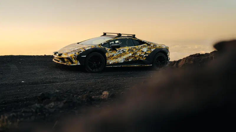 La Lamborghini Huracan Sterrato corre in cima all'Etna [VIDEO]