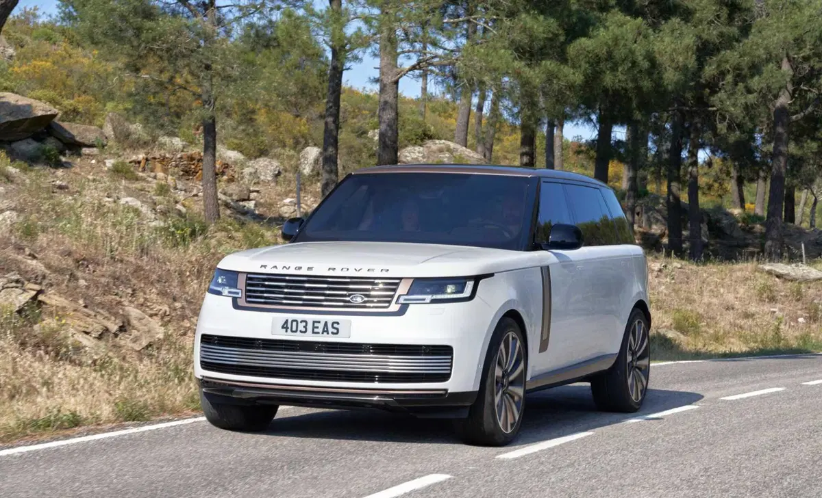 Land Rover Range Rover Lwb 3.0 i6 phev HSE awd 460cv auto (4)