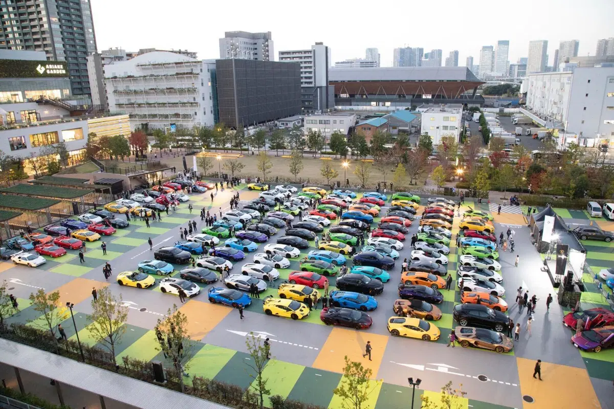 Lamborghini fa sfilare 150 supercar in Giappone per il 'Japan Day' (7)