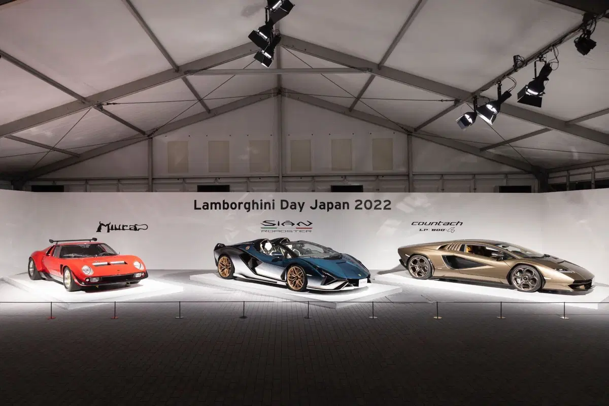 Lamborghini fa sfilare 150 supercar in Giappone per il 'Japan Day' (10)