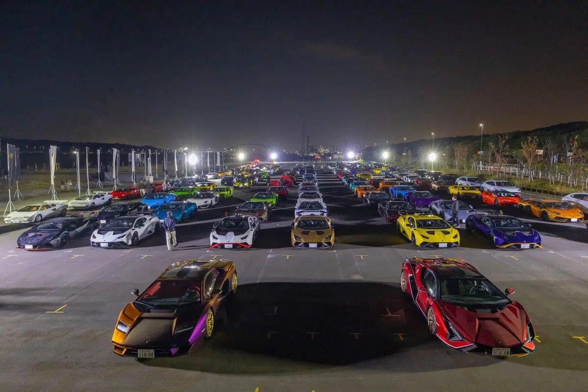 Lamborghini fa sfilare 150 supercar in Giappone per il 'Japan Day' (12)