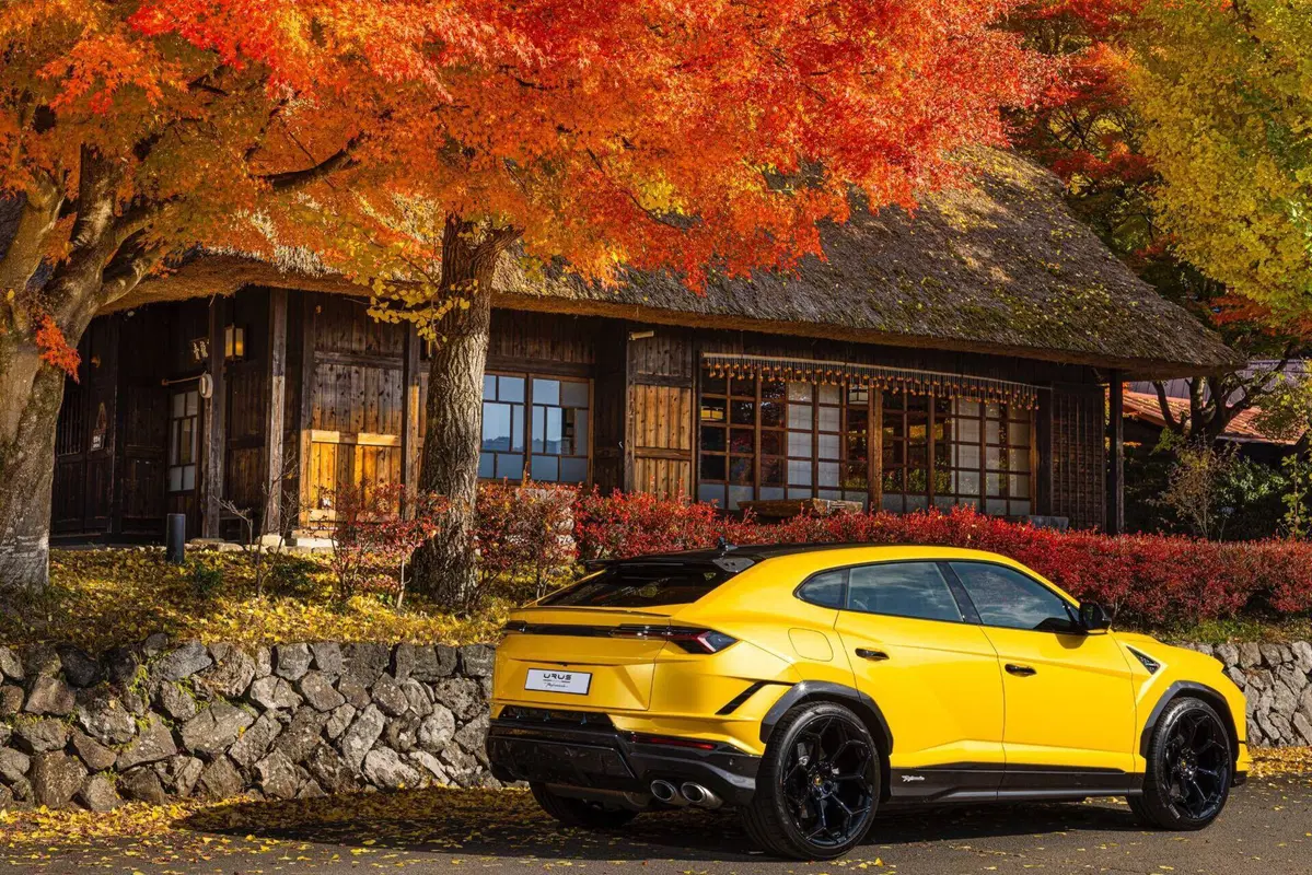 Lamborghini fa sfilare 150 supercar in Giappone per il "Japan Day"