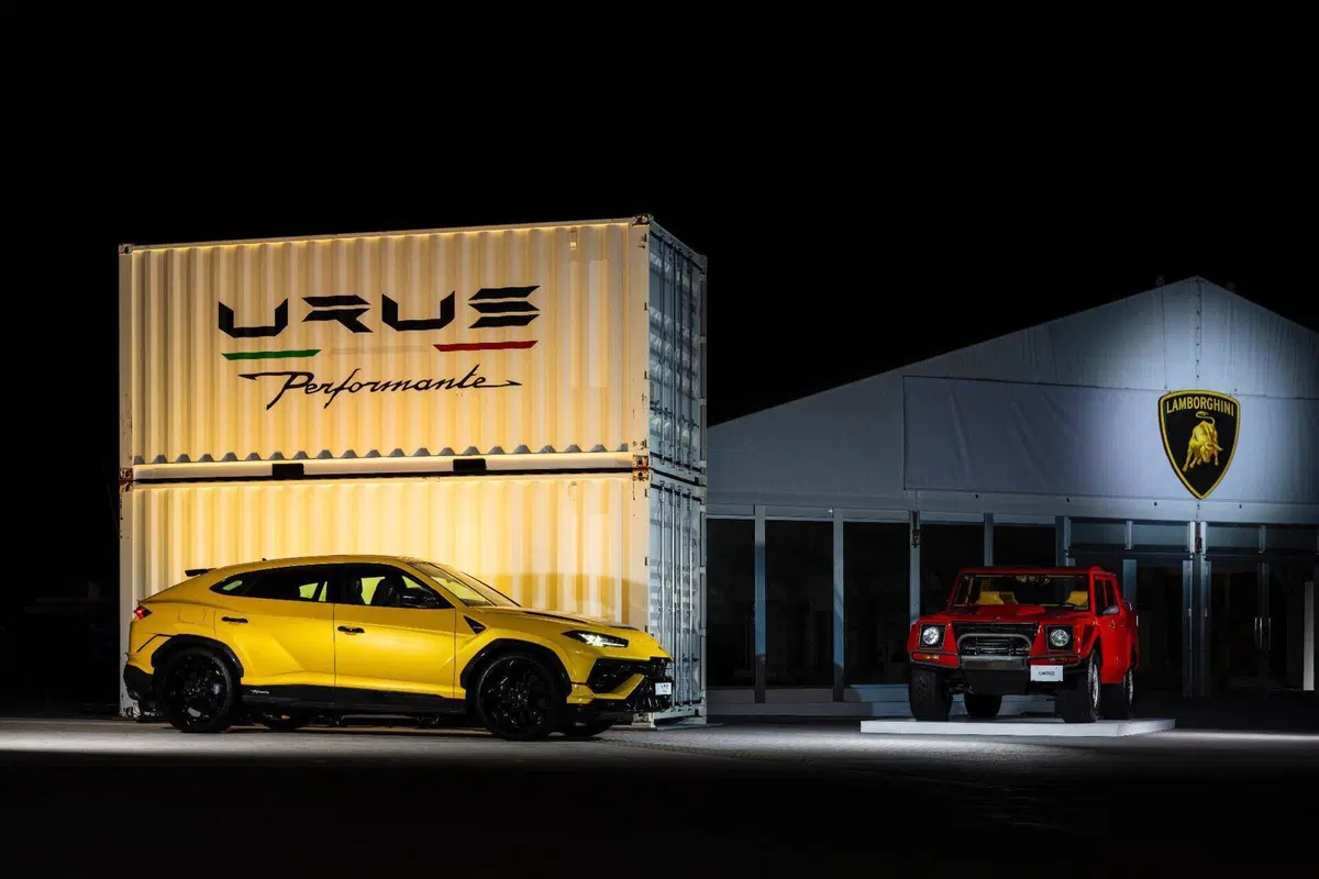 Lamborghini fa sfilare 150 supercar in Giappone per il 'Japan Day' (13)