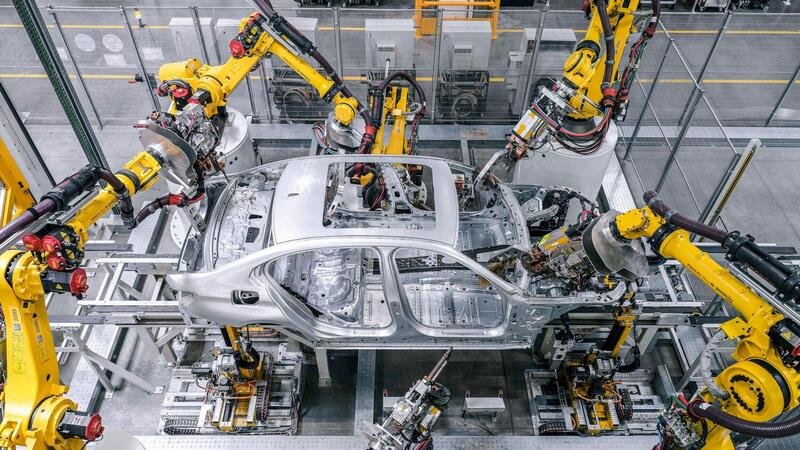 BMW: pi&ugrave; acciaio e meno anidride carbonica
