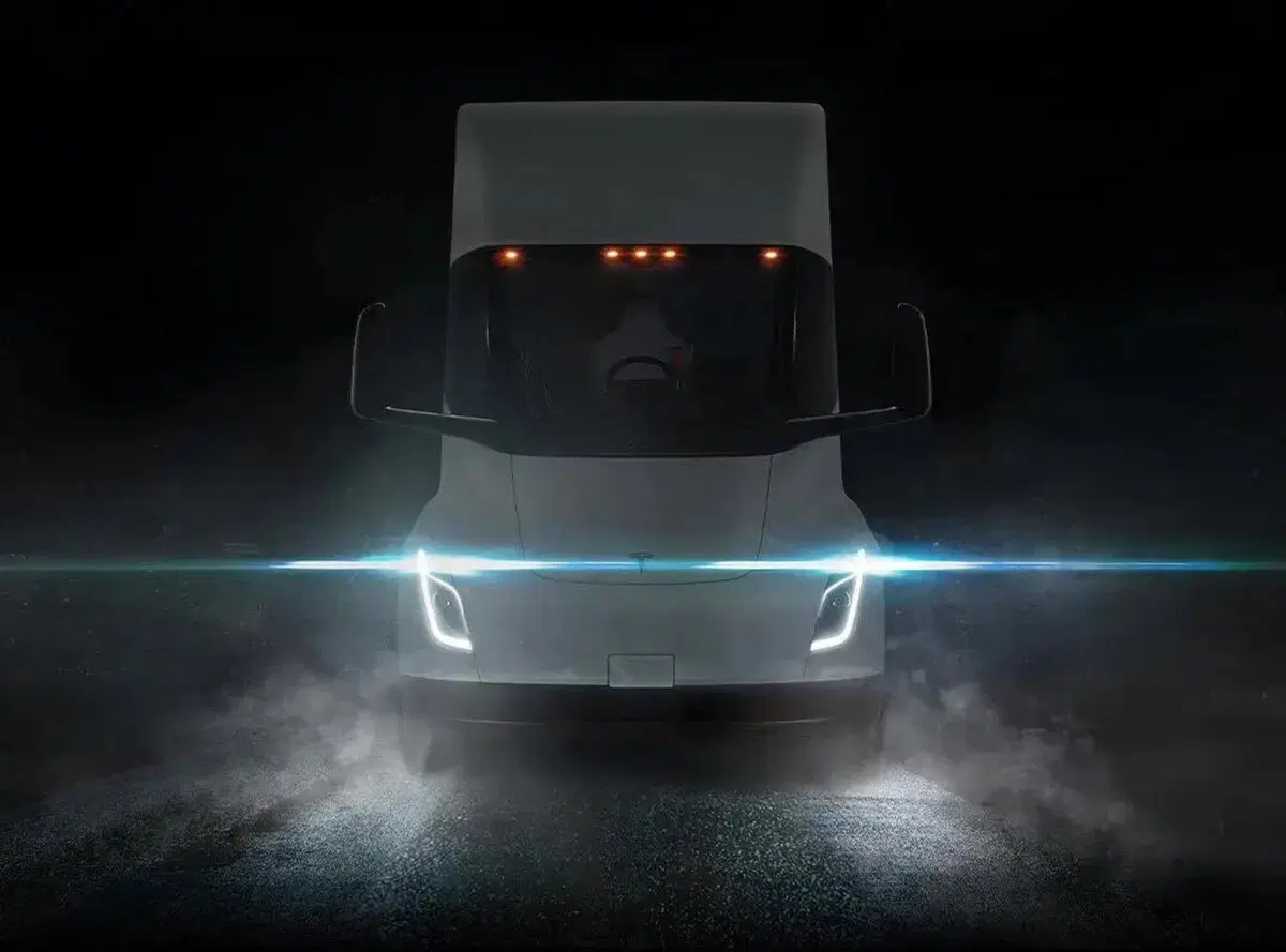 Tesla Semi: il camion elettrico è in arrivo l’1 dicembre