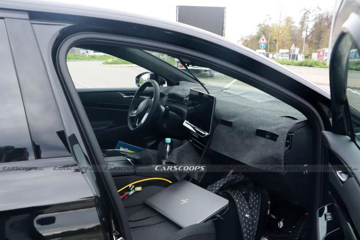 Nuova Volkswagen ID.7 Aero B: le foto spia della rivale di Tesla Model 3 (7)
