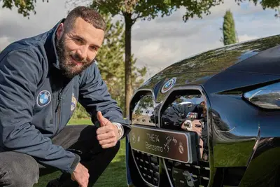Una BMW elettrica per il Pallone d'Oro Karim Benzema