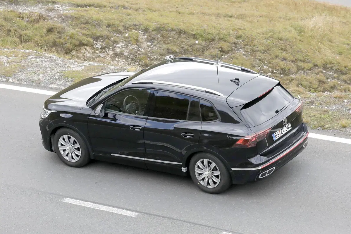 Volkswagen Tiguan 2024, ecco le foto spia (3)