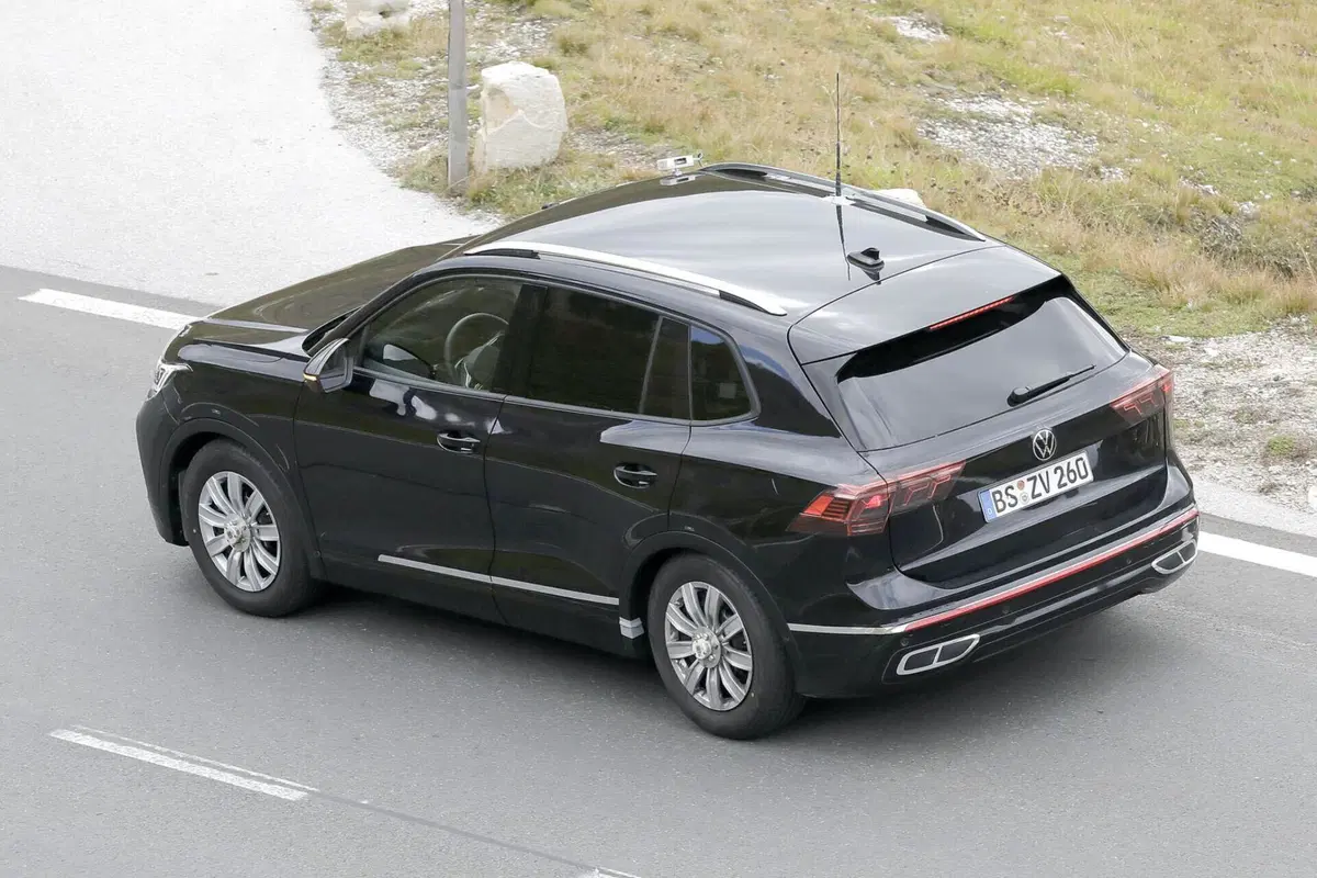 Volkswagen Tiguan 2024, ecco le foto spia (6)