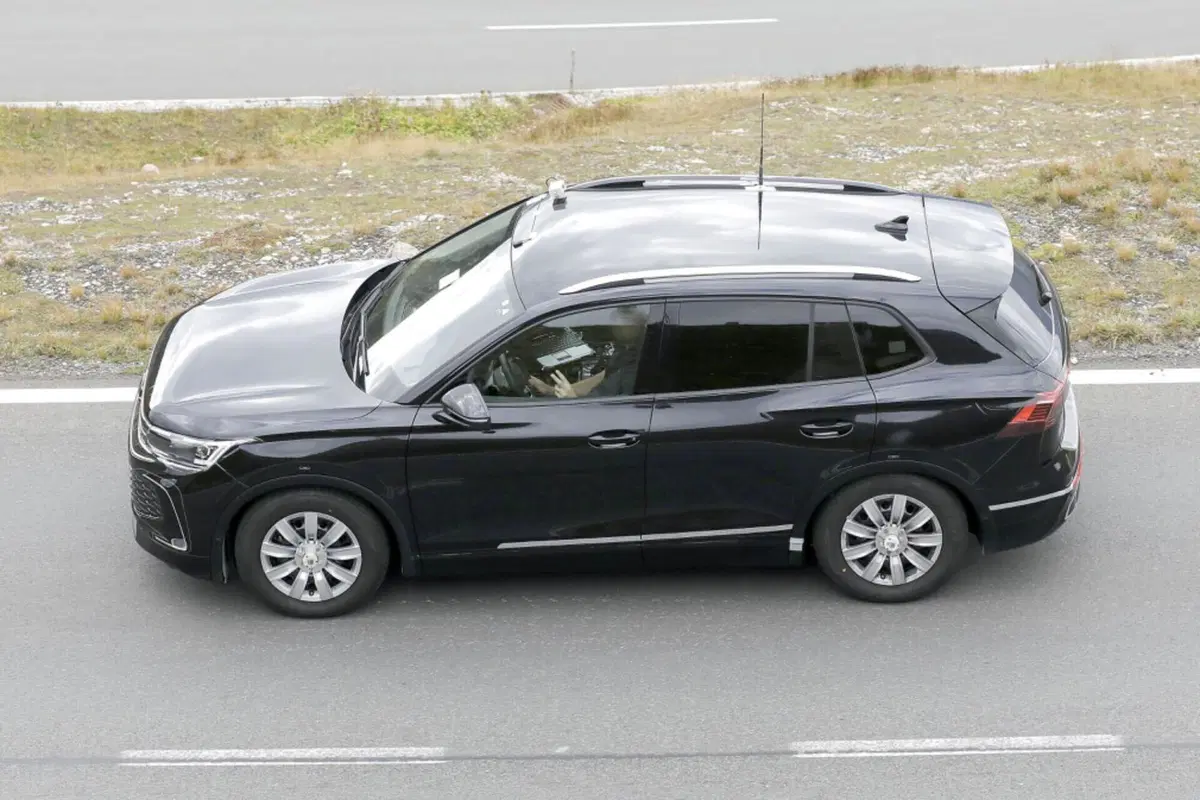 Volkswagen Tiguan 2024, ecco le foto spia (8)
