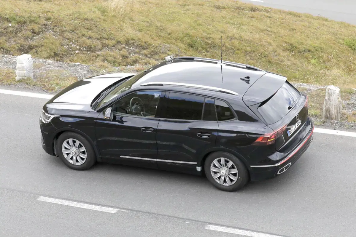 Volkswagen Tiguan 2024, ecco le foto spia (11)