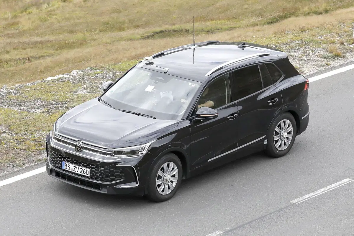 Volkswagen Tiguan 2024, ecco le foto spia (12)