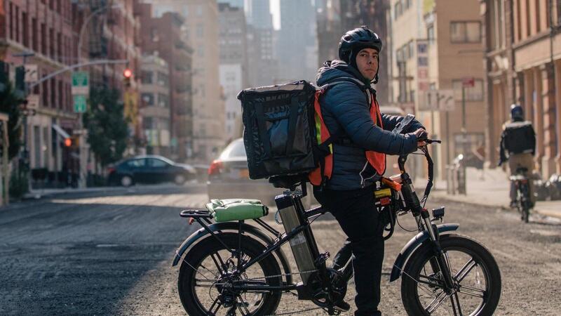 New York, allarme e-bike: oltre duecento incendi causati dalle batterie