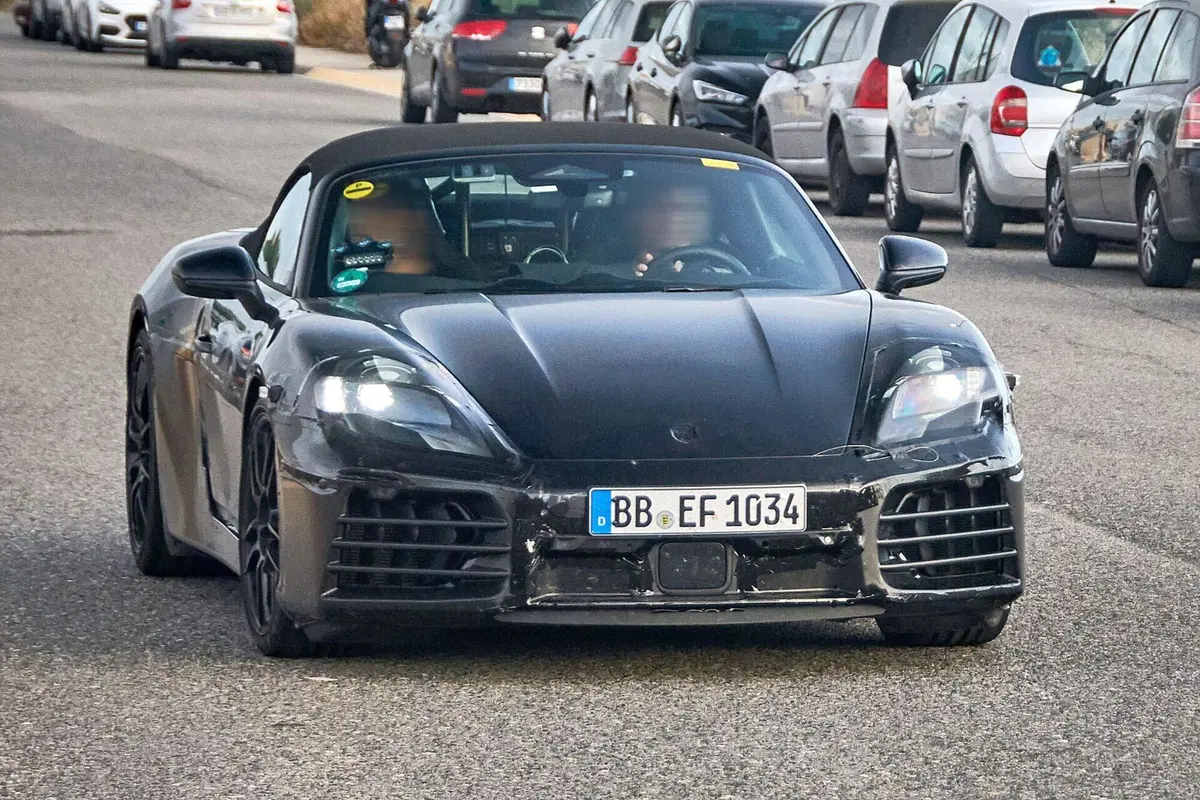 Porsche 718 Boxster elettrica, ecco le nuove foto spia (2)