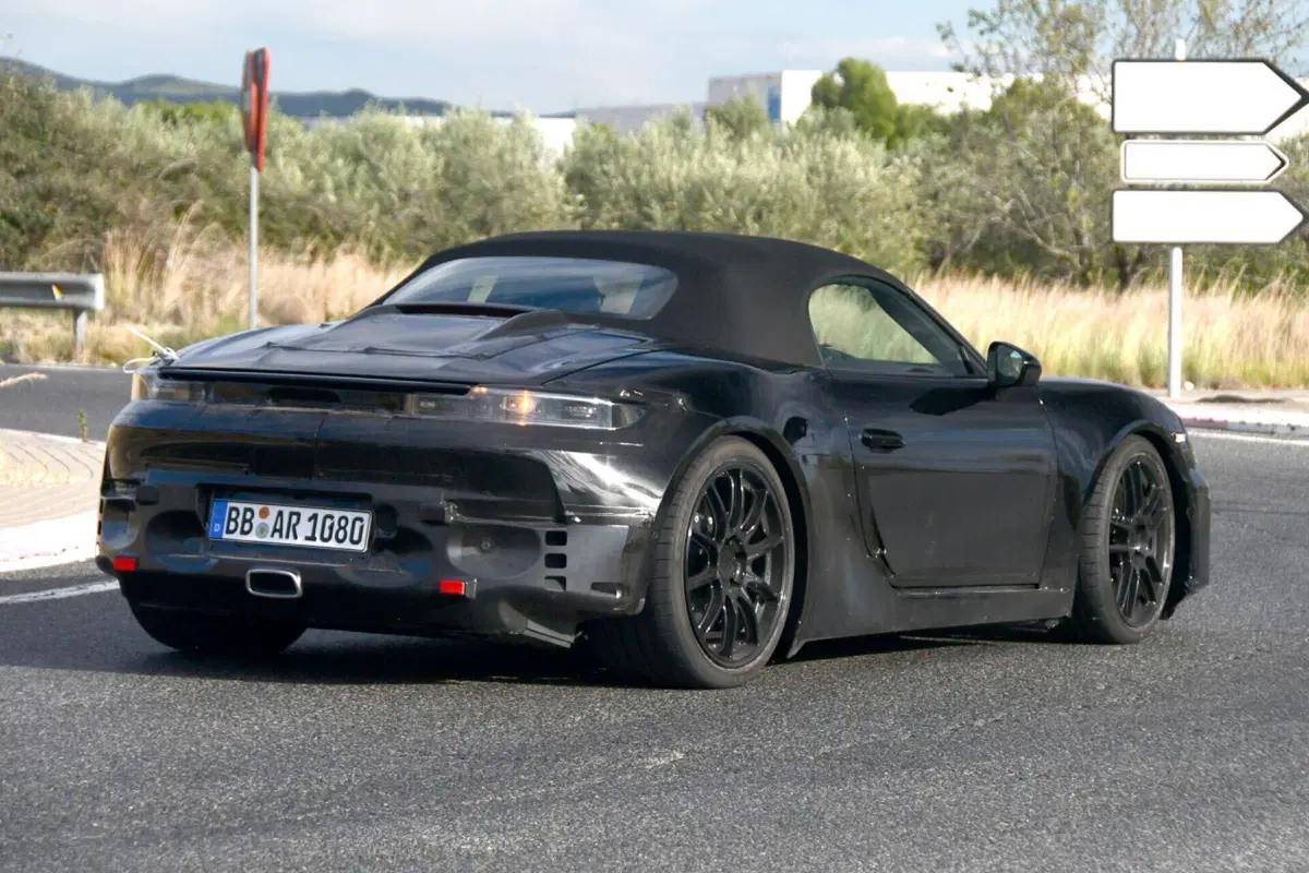 Porsche 718 Boxster elettrica, ecco le nuove foto spia (7)
