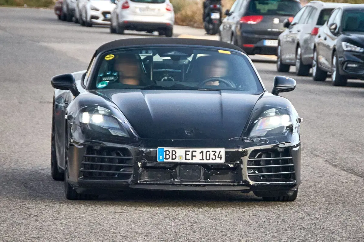 Porsche 718 Boxster elettrica, ecco le nuove foto spia (10)